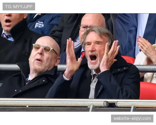 曼联新老板拉特克利夫抵达卡灵顿基地，督战赛季最后冲刺